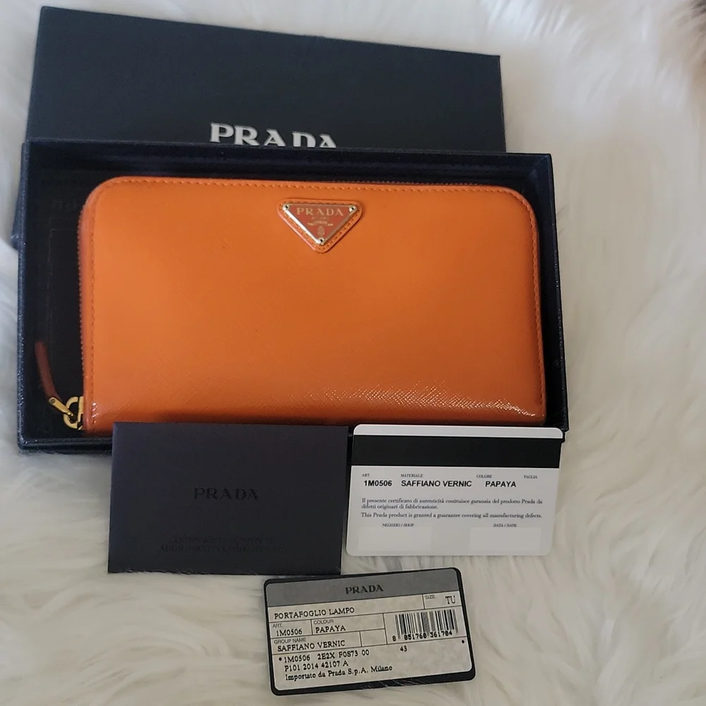 PRADA - Picture 17 of 17